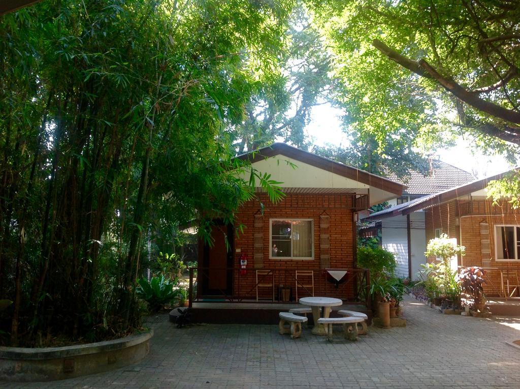 The Pub Guesthouse Chiang Mai Bagian luar foto