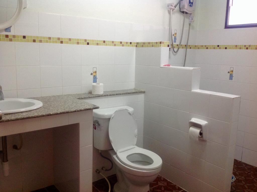 The Pub Guesthouse Chiang Mai Bagian luar foto