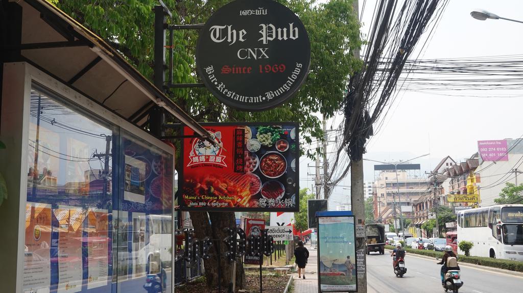The Pub Guesthouse Chiang Mai Bagian luar foto